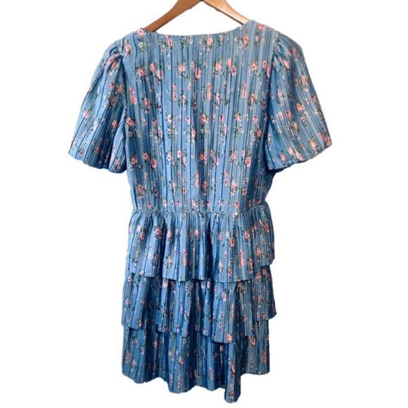 WAYF floral puffed sleeved minidress size medium light blue accordion pleats - Picture 4 of 12